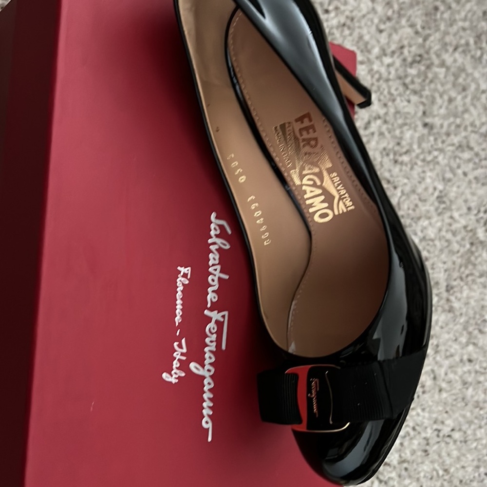 Salvatore Ferragamo platform Pumps 9sm size 6.Made in Italy. Excellent condition - Picture 5 of 6